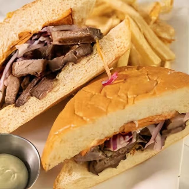 Pan Con Chicharrón.