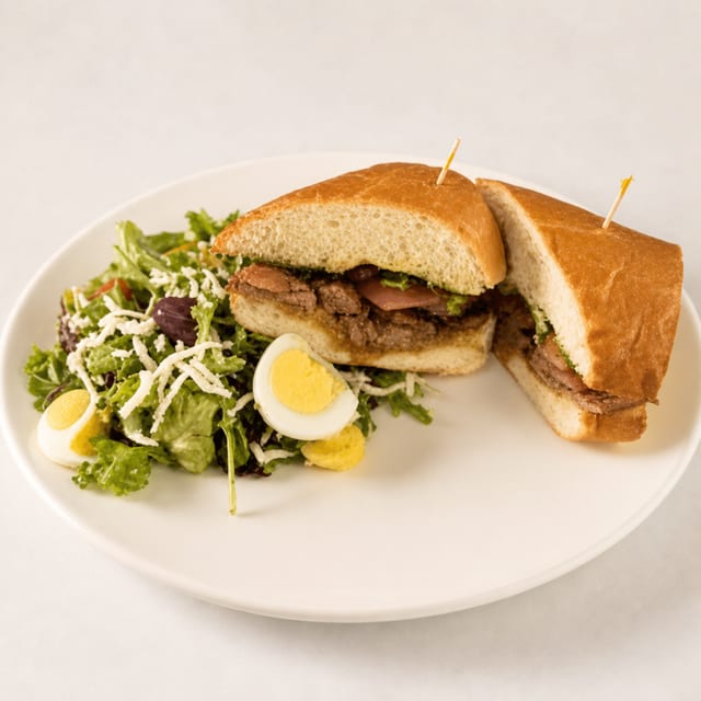 Pan Con Lomito.