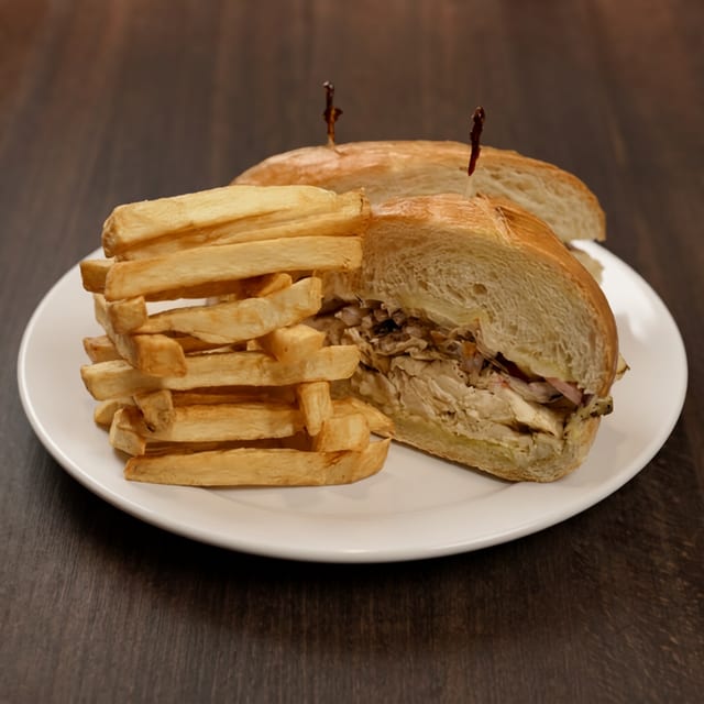 Pan Con Pollo.